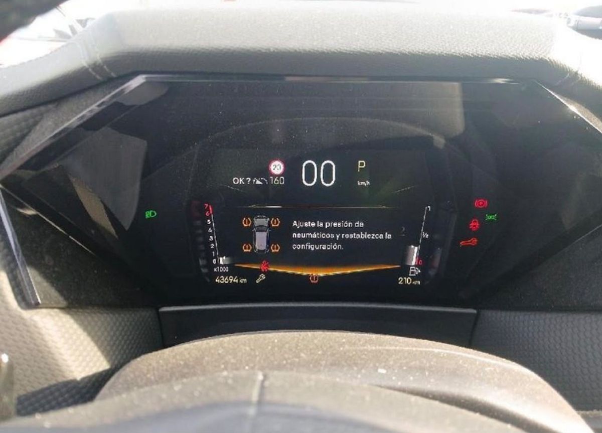 COMING SOON CITROEN DS4 CROSS RIVOLI 1.2 E-THP AUTO SPANISH LHD IN SPAIN 26000 MILES 2022